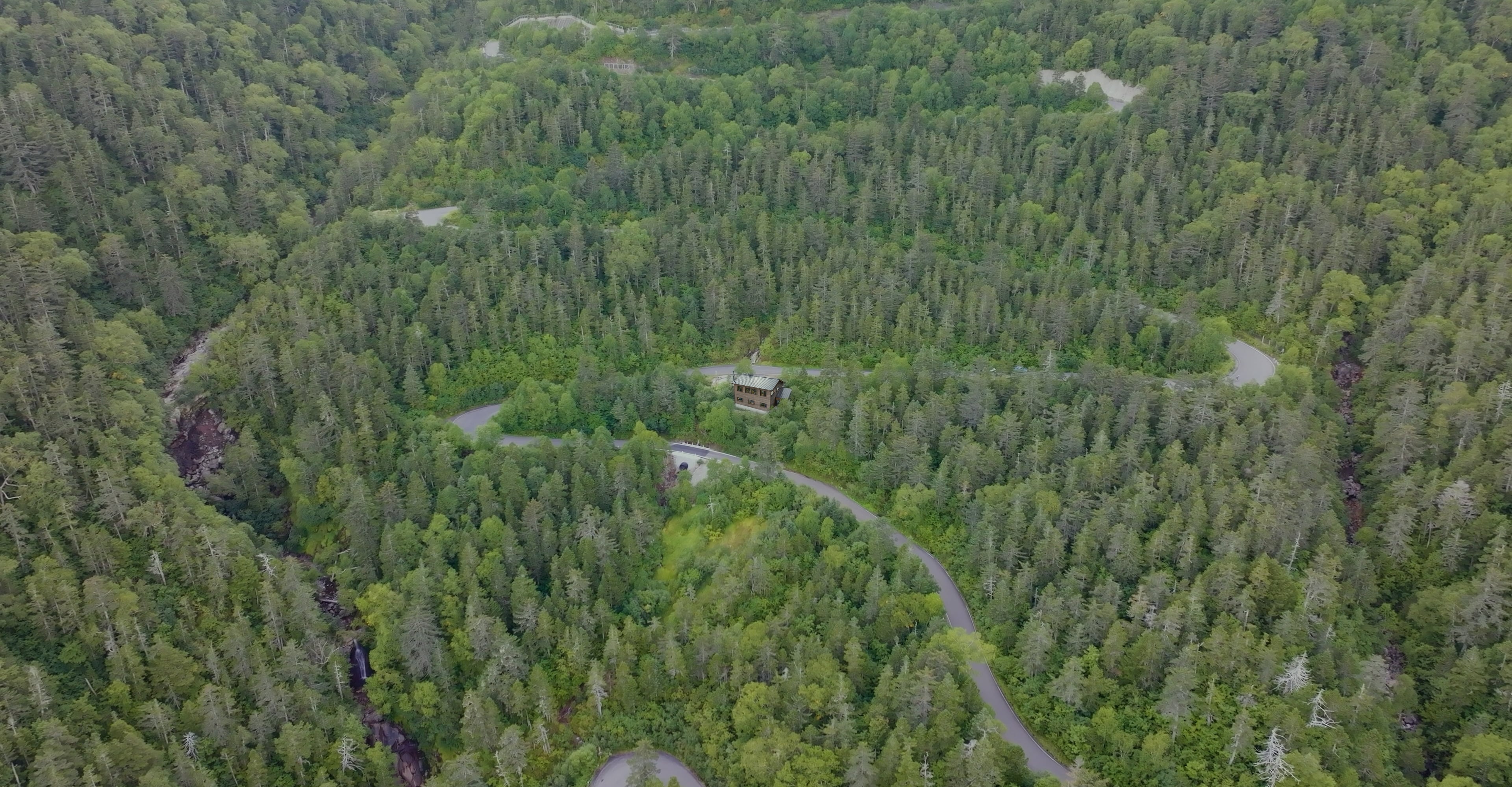 環境と景観を守る、屋根一体型太陽光パネル